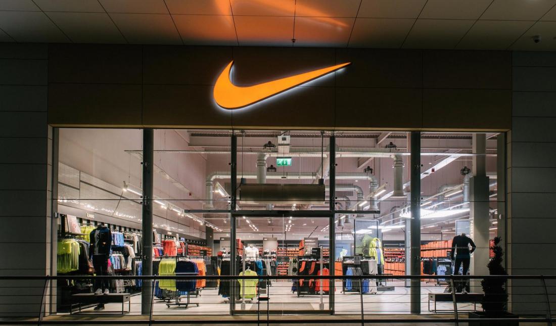 В магазинах Nike станут массово увольнять сотрудников без вакцинации